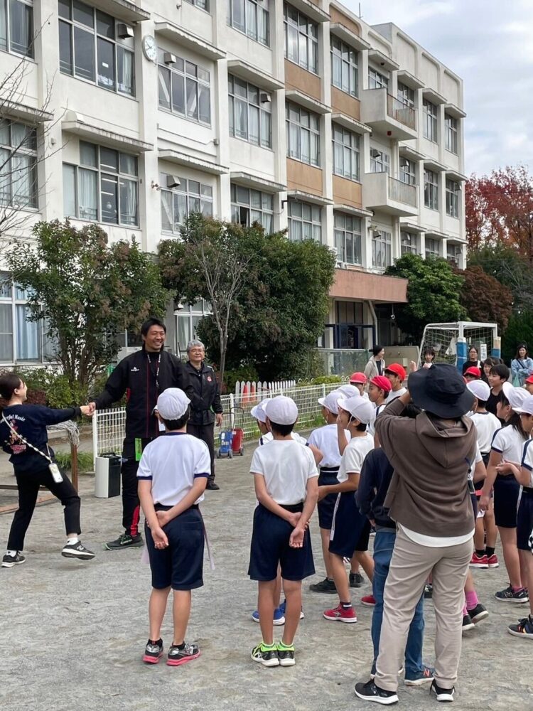 ニュース - 八王子市立高嶺小学校でタグラグビー教室を行いました